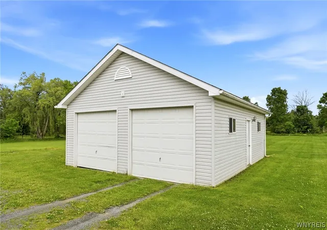 3rd image of 517 Lake Ave, Lancaster, NY 14086 | MLS# B1690871