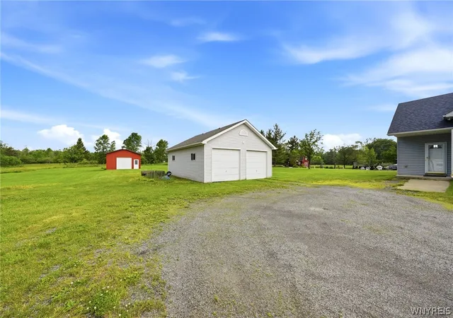 5th image of 517 Lake Ave, Lancaster, NY 14086 | MLS# B1690871