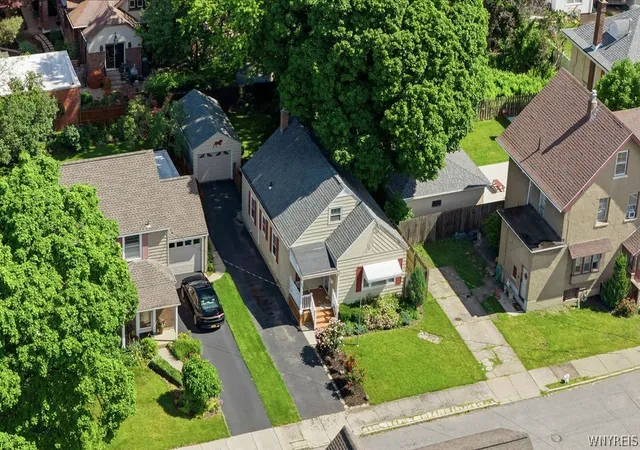 3rd image of 926 Morley Ave, Niagara Falls, NY 14305 | MLS# B1691356