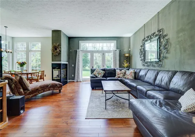 4th image of 653 Yardley Ct, Webster, NY 14580 | MLS# R1688731