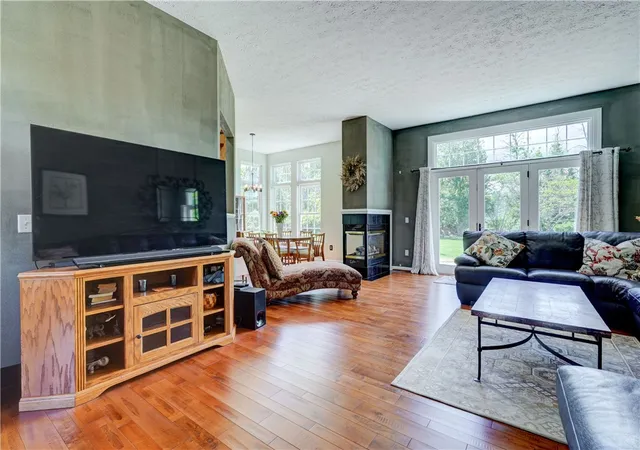 5th image of 653 Yardley Ct, Webster, NY 14580 | MLS# R1688731