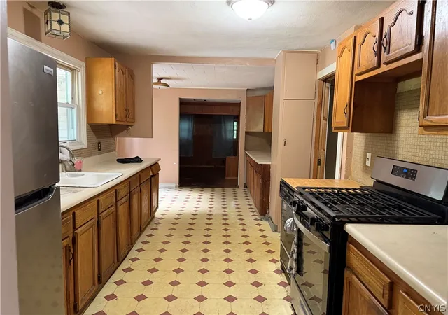 Photo 4 of Sale Pending at 4883 Onondaga Rd, Syracuse, NY 13215 | MLS# S1691000 | Listing updated on 2026-07-20