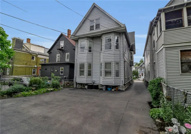 Photo 4 of Sale Pending at 1046 Elmwood Ave, Buffalo, NY 14222 | MLS# B1691320 | Listing updated on 2026-07-24