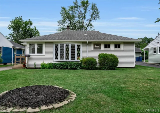 Homes for sale in Amherst, NY | 208 Bennington Rd, Amherst, NY 14226 | MLS# B1691006