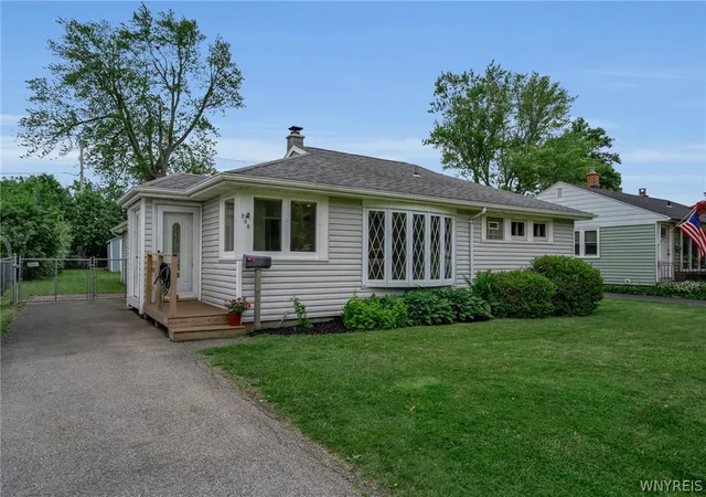 Homes for sale in Amherst, NY | 208 Bennington Rd, Amherst, NY 14226 | MLS# B1691006