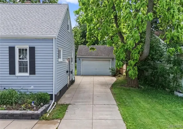 Photo 3 of Sale Pending at 21 Alliger Dr, Tonawanda, NY 14150 | MLS# B1690913 | Listing updated on 2026-07-03