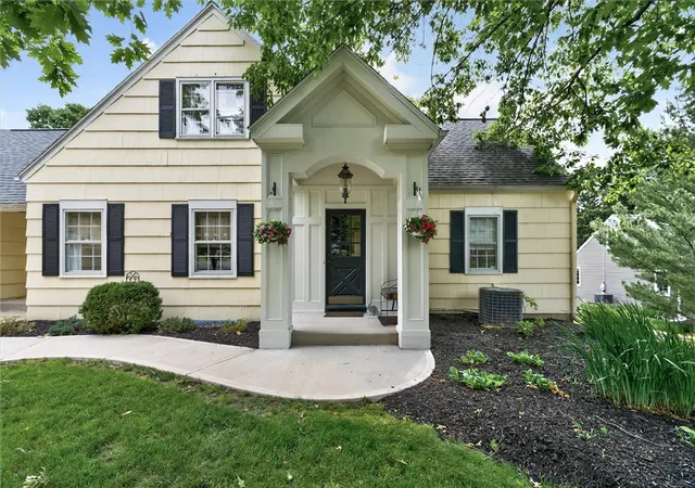 3rd image of 161 Tobey Rd, Pittsford, NY 14534 | MLS# R1690504