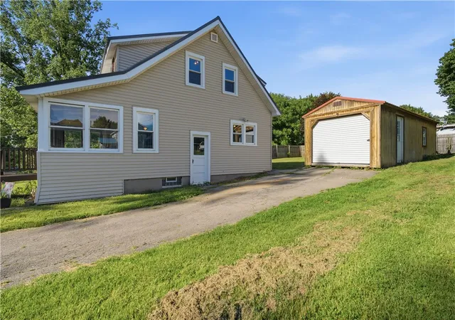 Homes for sale in Sodus, NY | 5808 State Route 14, Sodus, NY 14516 | MLS# R1687384
