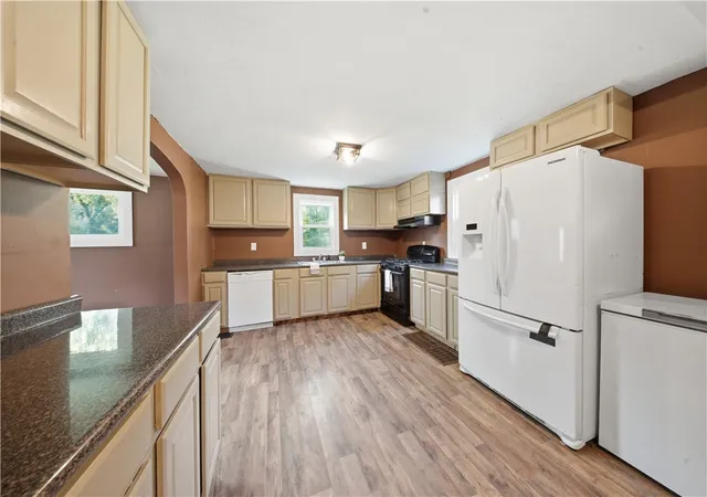 Homes for sale in Sodus, NY | 5808 State Route 14, Sodus, NY 14516 | MLS# R1687384