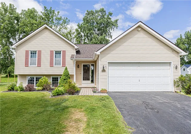 Homes for sale in Walworth, NY | 3337 Evergreen Cir, Walworth, NY 14568 | MLS# R1690603
