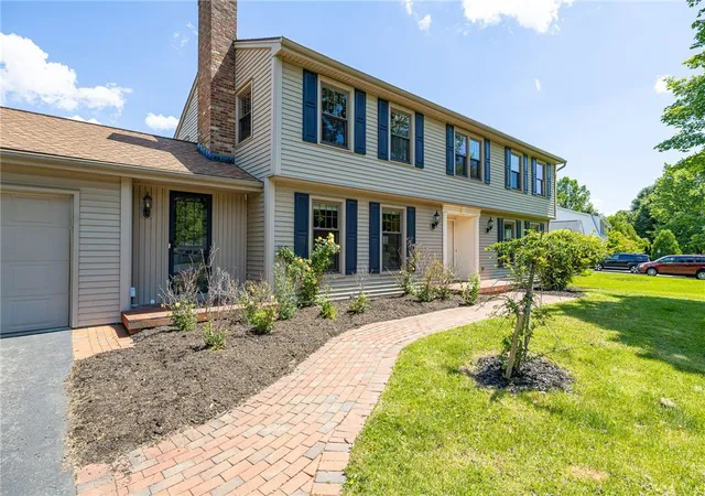 2nd image of 106 Stuyvesant Rd, Pittsford, NY 14534 | MLS# R1686659