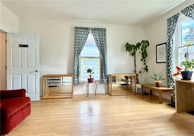 3rd image of 373-375 Main St, Oneonta, NY 13820 | MLS# R1687236