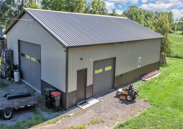 3rd image of 4877 Royalton Center Rd, Royalton, NY 14067 | MLS# B1691197