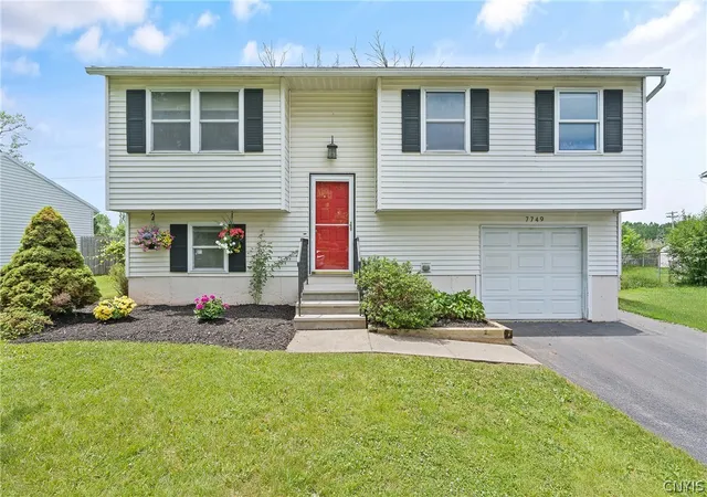 Homes for sale in Clay, NY | 7749 New Hope W, Clay, NY 13090 | MLS# S1687727