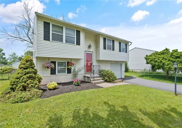 Homes for sale in Clay, NY | 7749 New Hope W, Clay, NY 13090 | MLS# S1687727