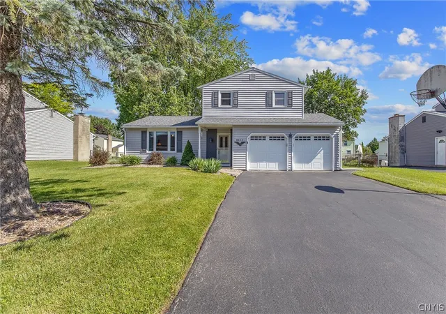 Homes for sale in Clay, NY | 8023 Evesborough Dr, Clay, NY 13041 | MLS# S1691079