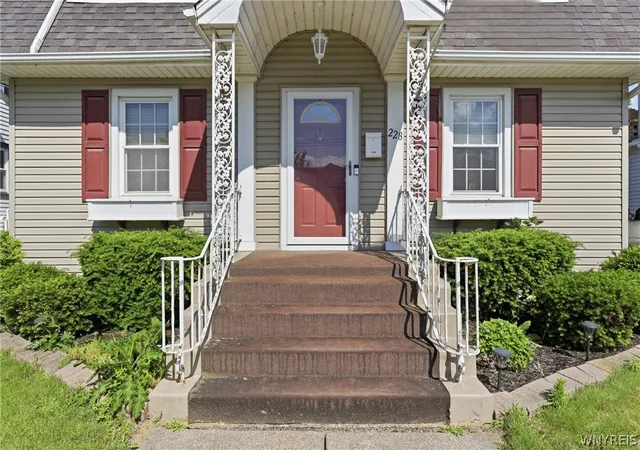 Homes for sale in North Tonawanda, NY | 228 Jackson Ave, North Tonawanda, NY 14120 | MLS# B1691317