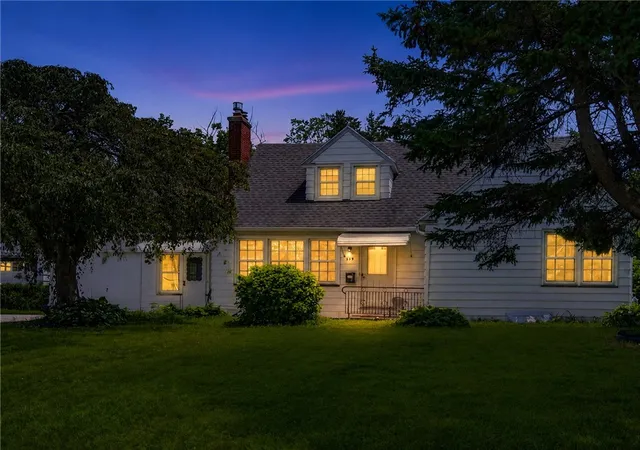 2nd image of 319 Windsor Rd, Rochester, NY 14612 | MLS# R1690233