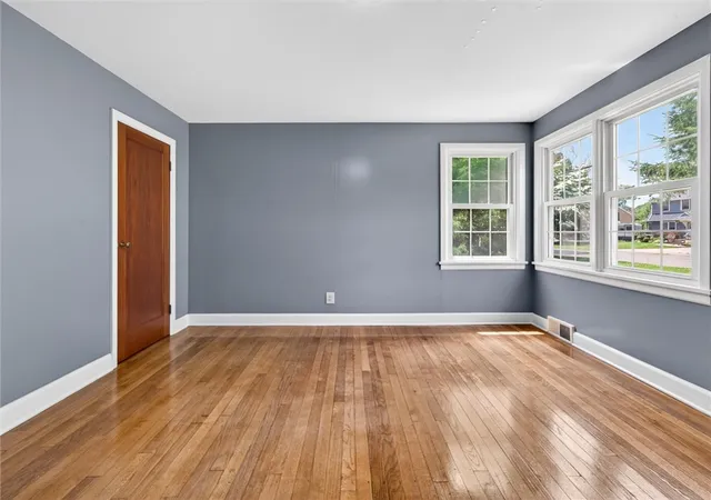 5th image of 319 Windsor Rd, Rochester, NY 14612 | MLS# R1690233