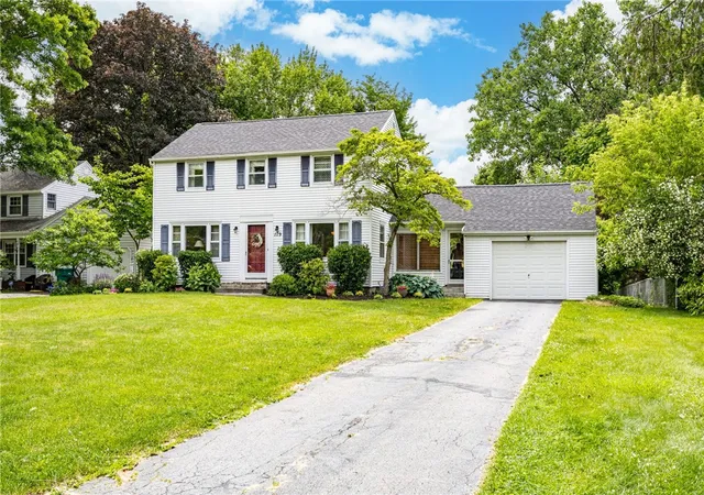 2nd image of 119 Eastgate Dr, Irondequoit, NY 14617 | MLS# R1690100