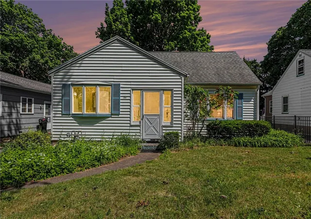 3rd image of 10 Heberton Rd, Irondequoit, NY 14622 | MLS# R1691090