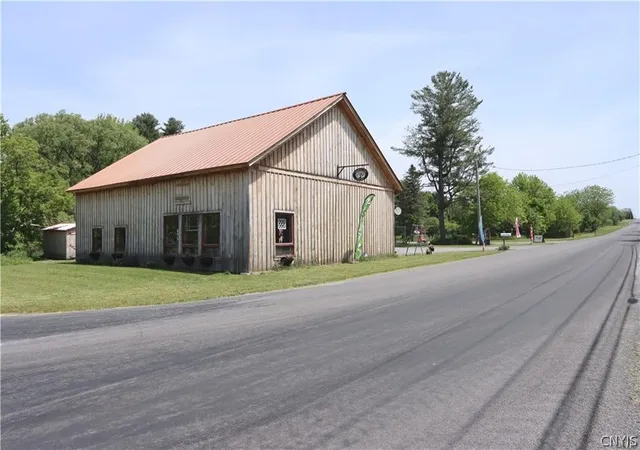 2nd image of 14211 Dodge Ave, Sackets Harbor, NY 13685 | MLS# S1691565