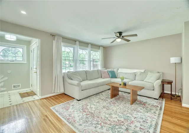 2nd image of 665 Regina Dr, Webster, NY 14580 | MLS# R1690397