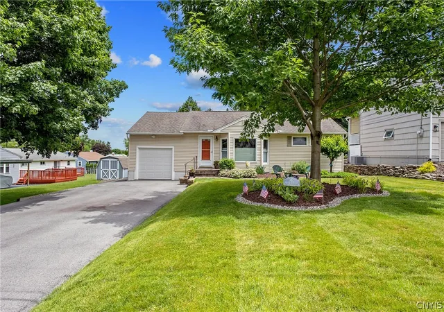 Homes for sale in Camillus, NY | 131 Skyview Ter, Camillus, NY 13219 | MLS# S1691477