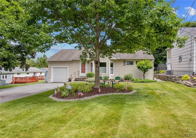 Homes for sale in Camillus, NY | 131 Skyview Ter, Camillus, NY 13219 | MLS# S1691477