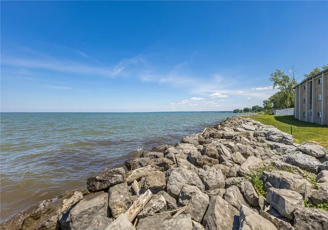 4th image of 304 Westage At The Harbour, Irondequoit, NY 14617 | MLS# R1690742