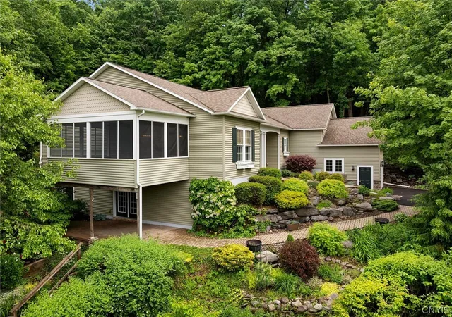Photo 3 of Single family home for sale at 4324 Lafayette Rd, Jamesville, NY 13078 | MLS# S1687783 | Listing updated on 2026-08-01