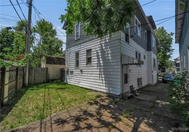 Photo 4 of Sale Pending at 39 Seminole Pkwy, Buffalo, NY 14210 | MLS# B1684894 | Listing updated on 2026-07-17