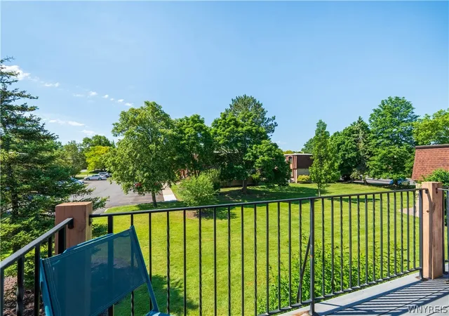 2nd image of 205 Charter Oaks Dr, Buffalo, NY 14228