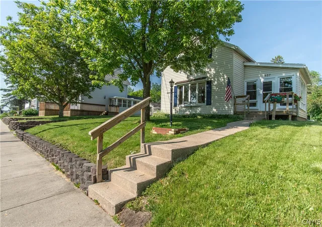 Photo 4 of Single family home for sale at 637 Theresa St, Clayton, NY 13624 | MLS# S1690807 | Listing updated on 2026-08-01