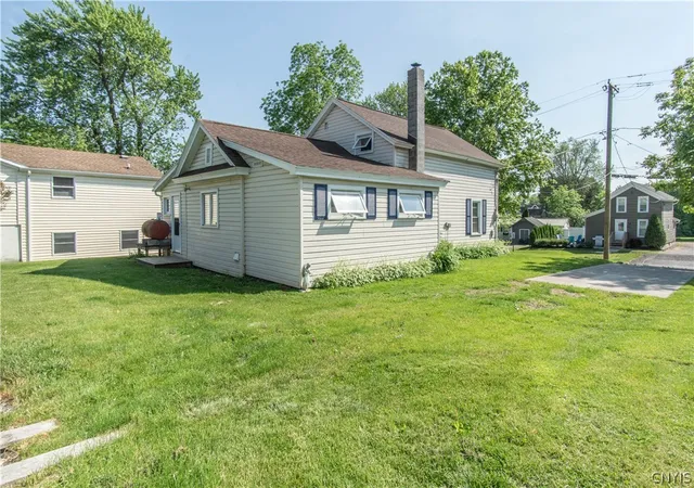 Photo 5 of Single family home for sale at 637 Theresa St, Clayton, NY 13624 | MLS# S1690807 | Listing updated on 2026-08-01