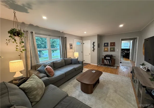 3rd image of 634 Loretta St, Tonawanda, NY 14150 | MLS# B1691622