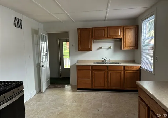 Listing Photo 4 - Condo for sale in building located at 34 Lincoln St, Auburn, NY 13021