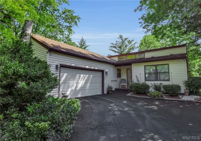 2nd image of 229 Robin Rd, Buffalo, NY 14228 | MLS# B1691274