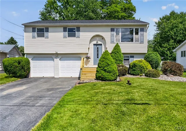 Photo 1 of Sale Pending at 7670 Clover Rd, Syracuse, NY 13212 | MLS# S1691677 | Listing updated on 2026-06-22