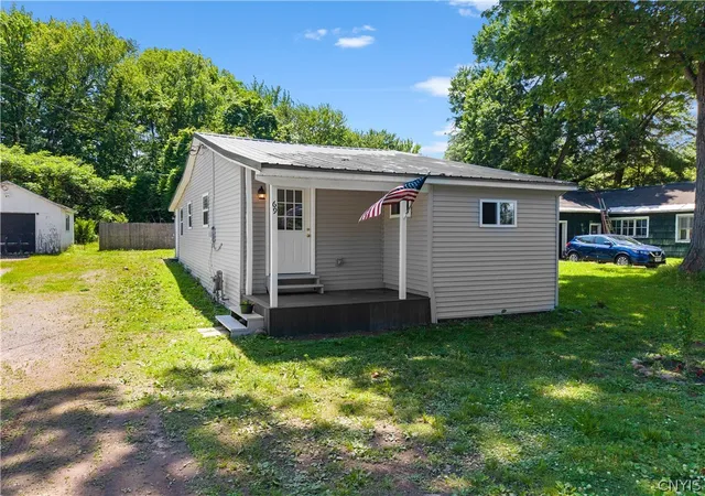 Homes for sale in Schroeppel, NY | 69 Larned Rd, Schroeppel, NY 13132 | MLS# S1691121