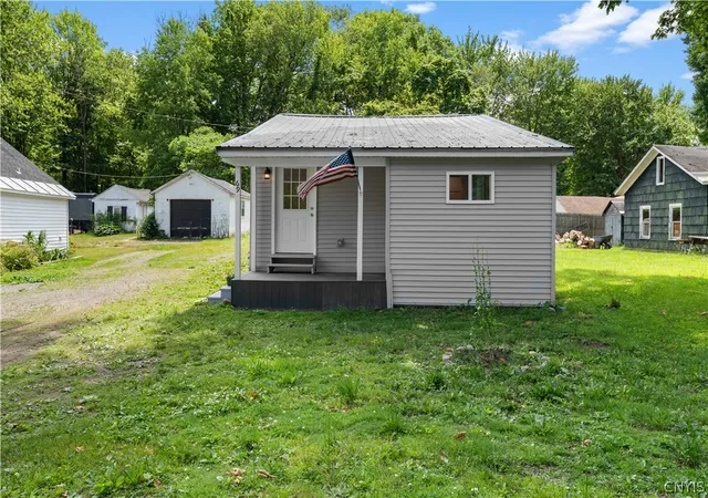 Homes for sale in Schroeppel, NY | 69 Larned Rd, Schroeppel, NY 13132 | MLS# S1691121