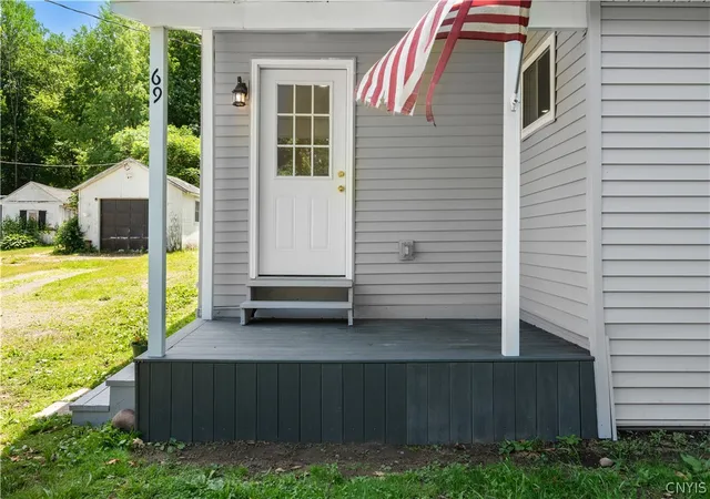 Homes for sale in Schroeppel, NY | 69 Larned Rd, Schroeppel, NY 13132 | MLS# S1691121