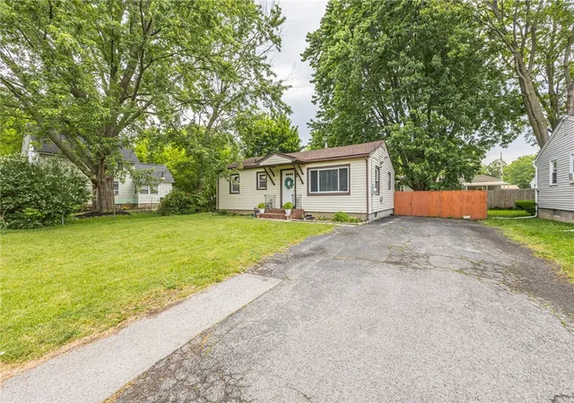 21st image of 130 Taft Ave, Irondequoit, NY 14609 | MLS# R1690816
