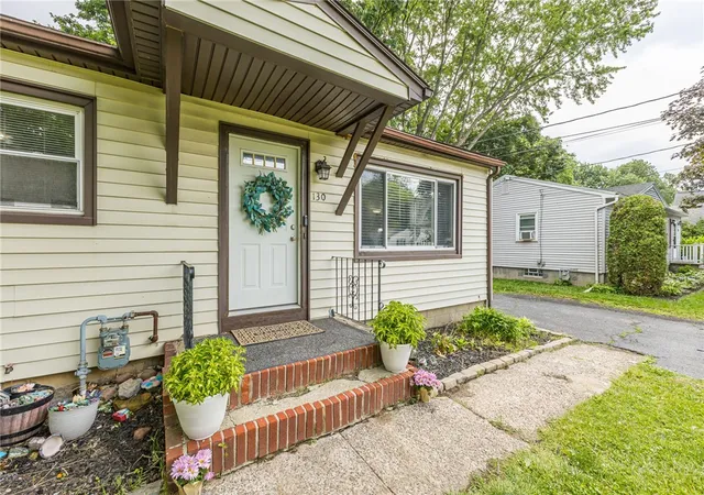 2nd image of 130 Taft Ave, Irondequoit, NY 14609 | MLS# R1690816