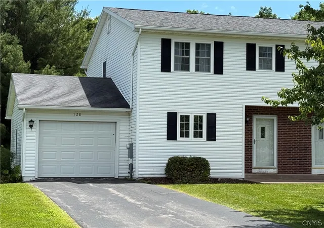 Homes for sale in Oneida, NY | 128 Hagan Cir, Oneida, NY 13421 | MLS# S1686840