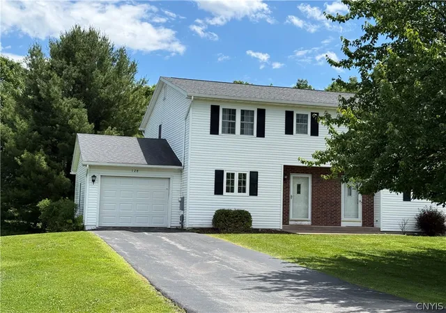 Homes for sale in Oneida, NY | 128 Hagan Cir, Oneida, NY 13421 | MLS# S1686840