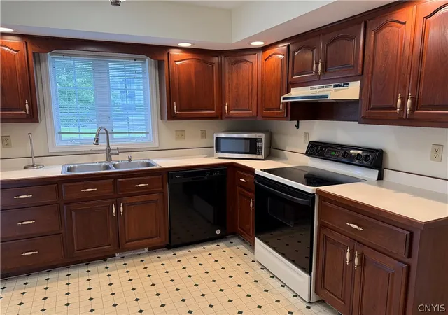 Homes for sale in Oneida, NY | 128 Hagan Cir, Oneida, NY 13421 | MLS# S1686840