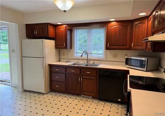 Homes for sale in Oneida, NY | 128 Hagan Cir, Oneida, NY 13421 | MLS# S1686840