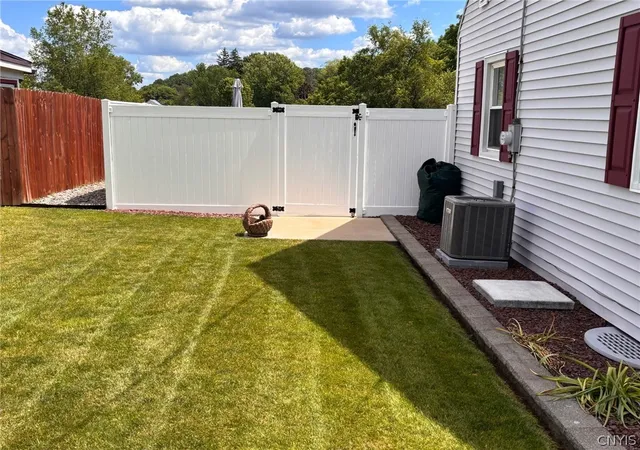 Homes for sale in Whitestown, NY | 205 Hillside Dr, Whitestown, NY 13424 | MLS# S1690777