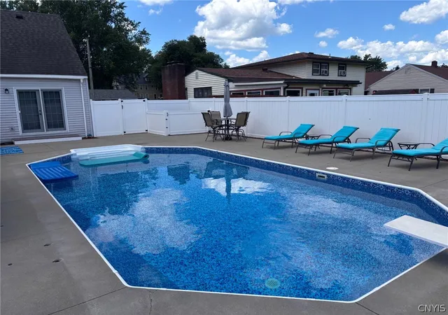 Homes for sale in Whitestown, NY | 205 Hillside Dr, Whitestown, NY 13424 | MLS# S1690777